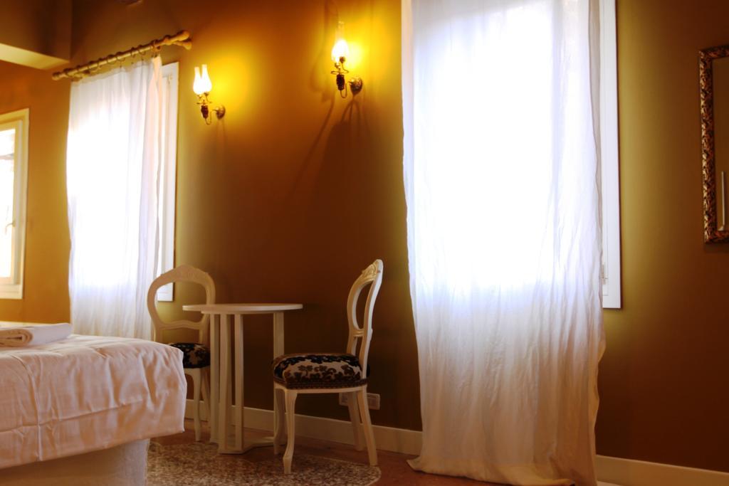 Отель Casa Fornaretto Венеция Экстерьер фото