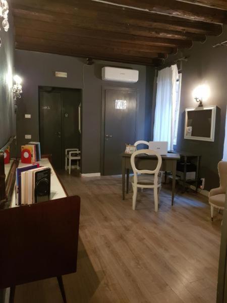 Отель Casa Fornaretto Венеция Экстерьер фото
